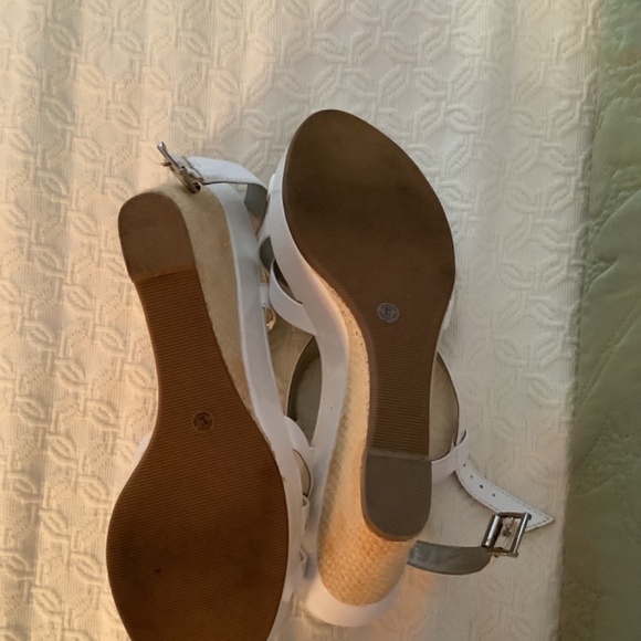 Shoes - Picture 4 of 4